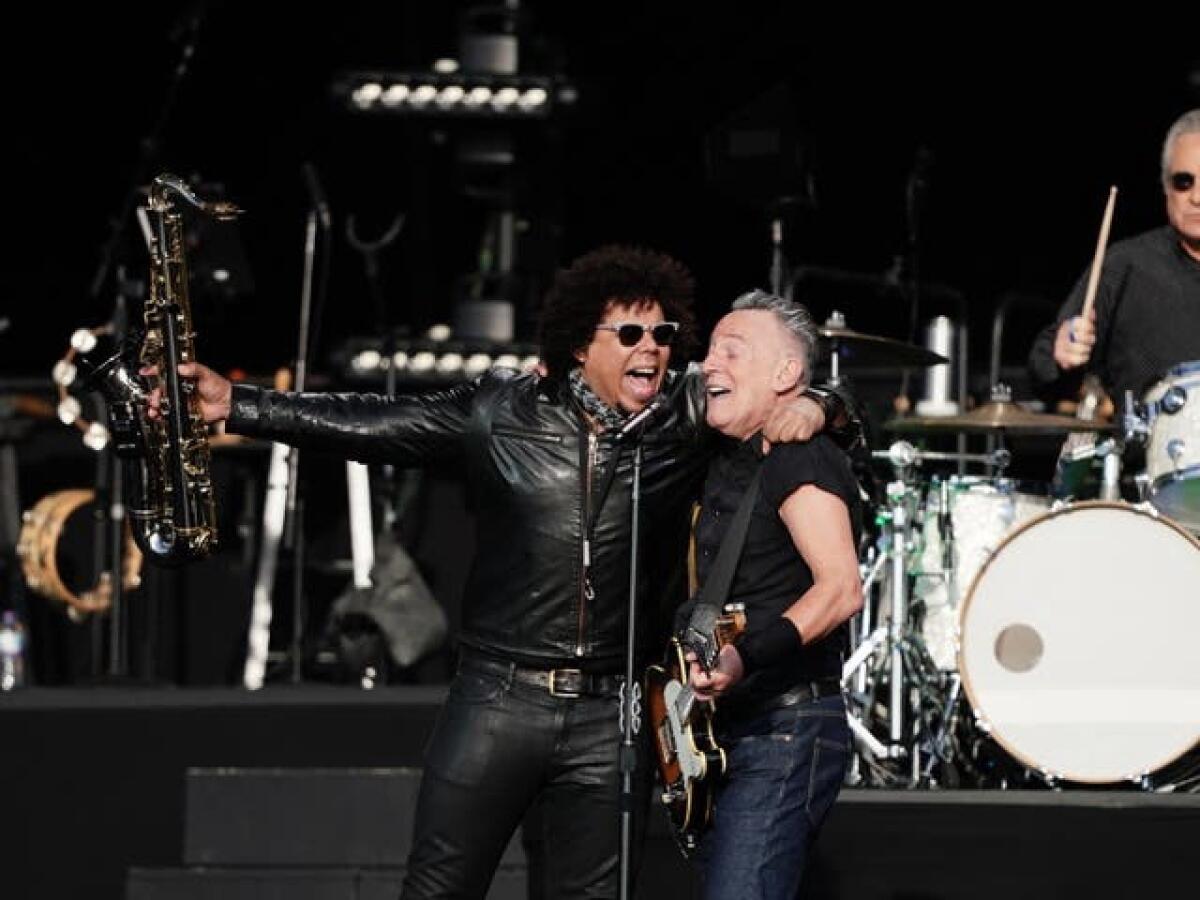 Bruce Springsteen calls on Hyde Park to ‘be good to yourself’ in three
