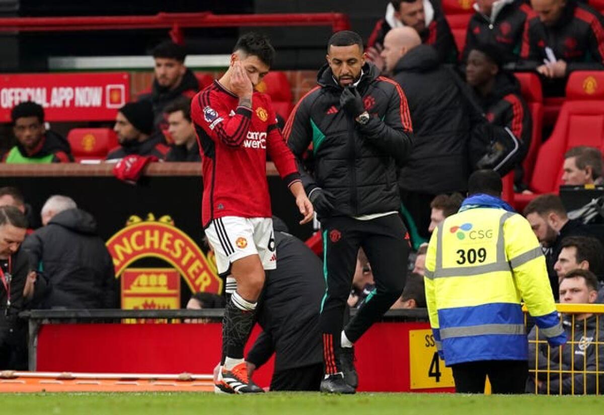 Manchester United suffer Lisandro Martinez injury blow in win against West  Ham | Westmeath Independent