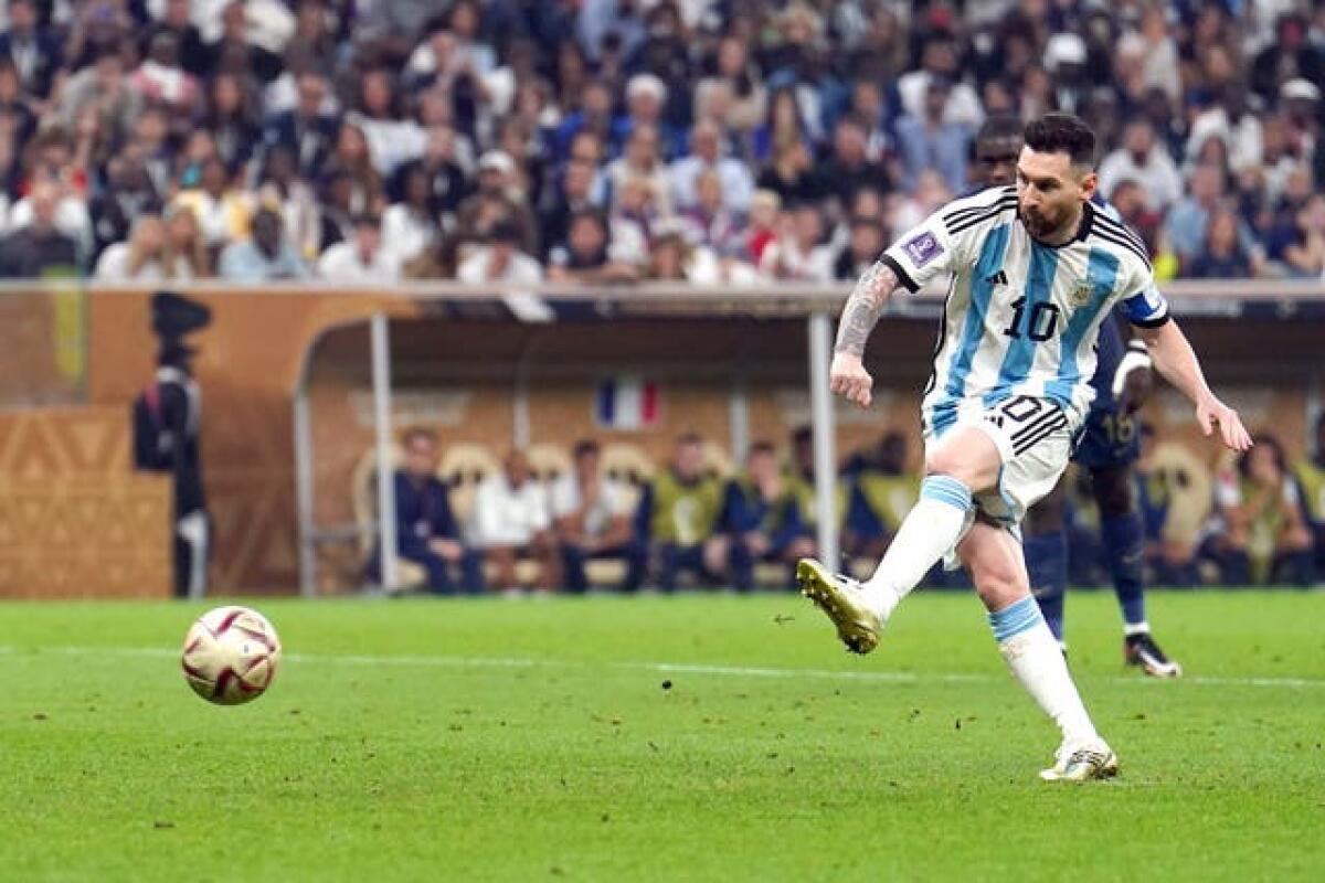 Lionel Messi put Argentina ahead from the spot