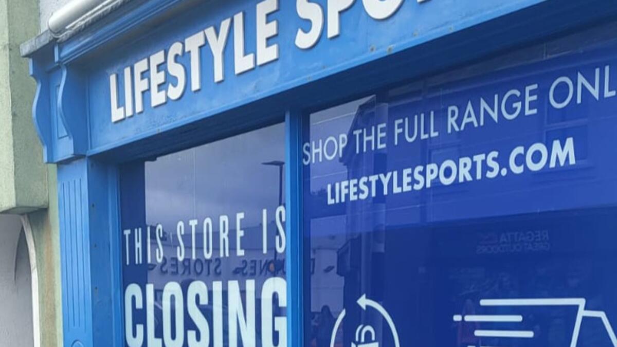 Coup dur pour le secteur de la vente au détail du centre-ville de Mayo avec la fermeture d’un magasin de sport