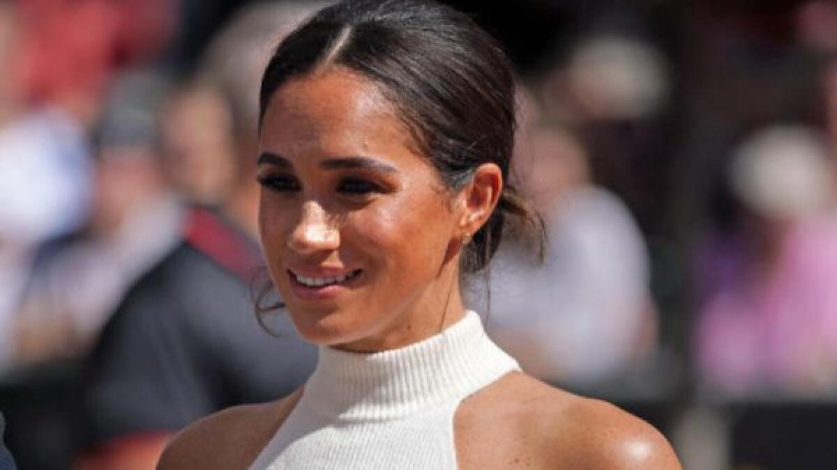 Meghan Markle está «orgullosa» de contribuir con una receta de pastel al libro de cocina benéfico