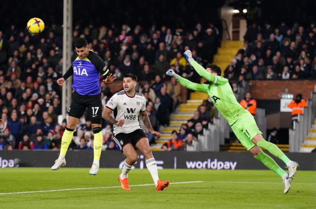 Tottenham defend a Fulham attack