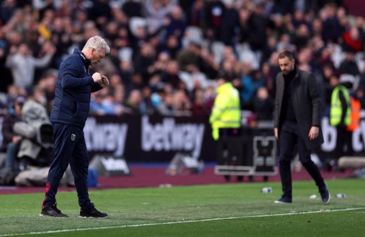 David Moyes (left) and Ruben Selles on the touchline