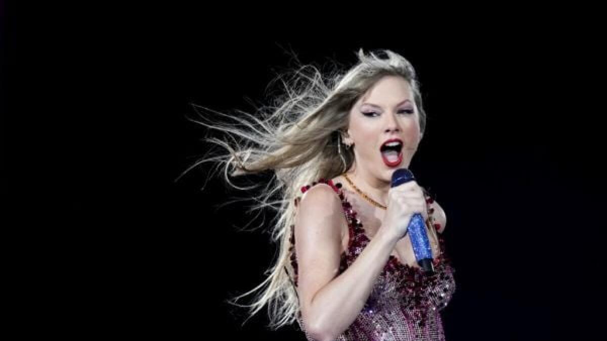 Taylor Swift tops winners at Billboard Music Awards